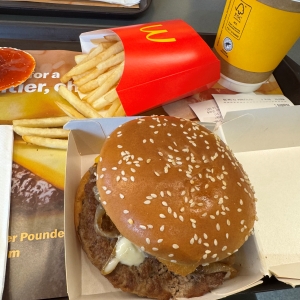 pic of truffle beef burger